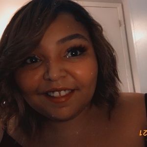 Meet your Posher, Monasia